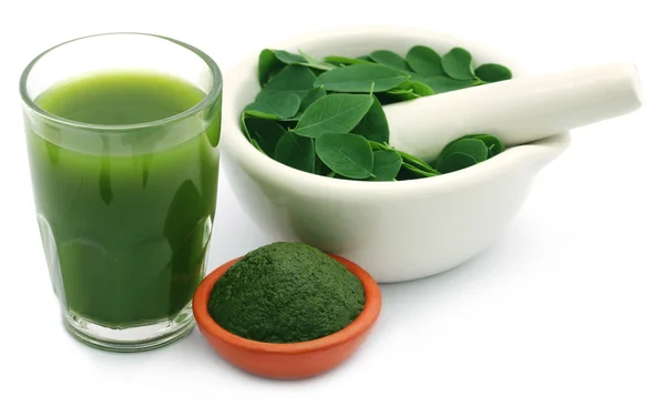 Mashed moringa leaves with extract in a glass — Stock Photo, Image