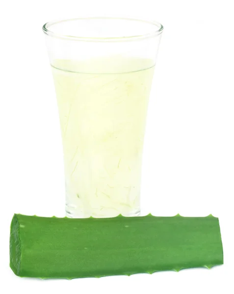 Suco de aloe em um copo — Fotografia de Stock