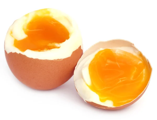 Ovos partidos sobre fundo branco — Fotografia de Stock