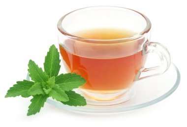 Stevia ile bir fincan bitkisel çay yaprakları