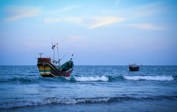 Barca da pesca a riva — Foto Stock