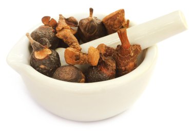 Bir harç havaneli ile Soapnuts ve tatlı bayrağı