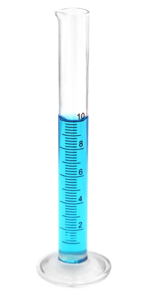 Измерительный цилиндр с жидким химикатом — стоковое фото