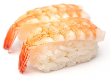 Beyaz arka planda suşi nigiri