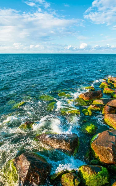 Danimarka Nın Bornholm Kentindeki Küçük Gudhjem Kasabası Çevresinde Denizde Renkli — Stok fotoğraf