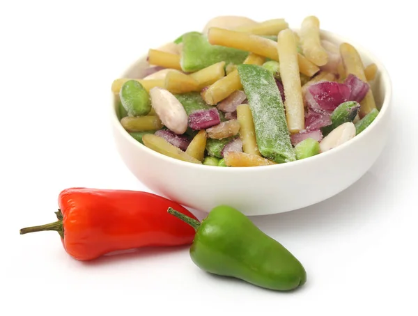 Zmrazená Zelenina Chilli Papričkami Bílém Pozadí — Stock fotografie