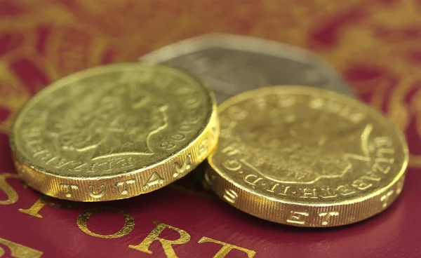 British Pound with bank notes with passport — Stock Photo, Image