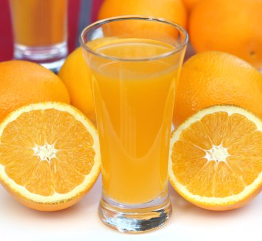 portakal suyu bir bardak