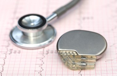 Steteskop ve kalp pili ile electrocardiograph