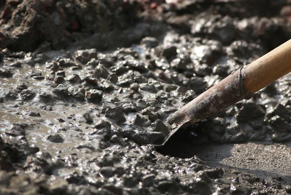 Concrete mixture with shovel — Stock Photo, Image