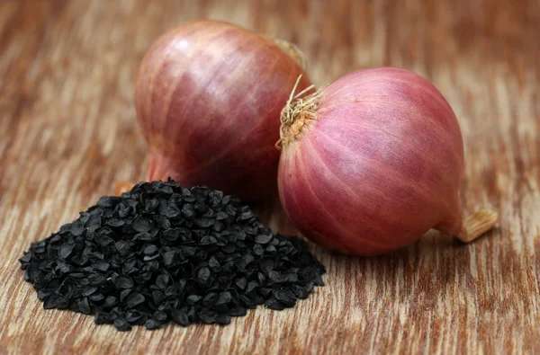 Onion bulb with seeds — Stock Photo, Image