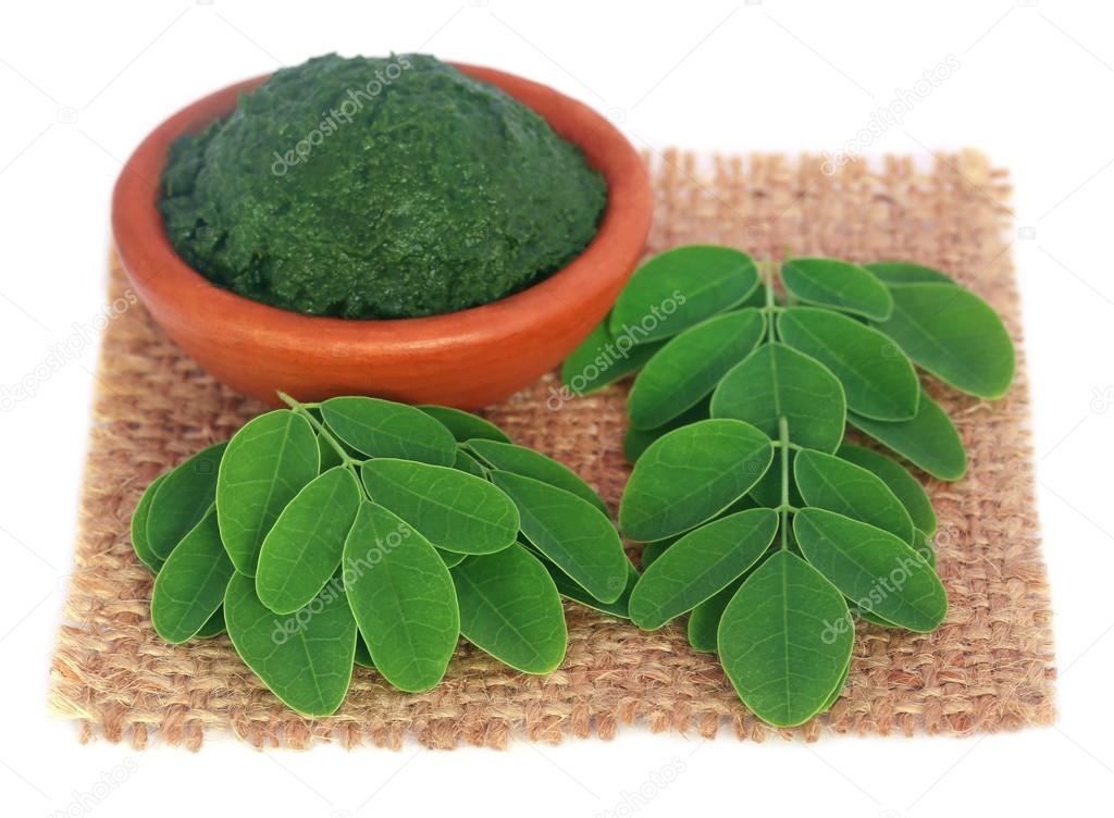Edible moringa leaves with ground paste