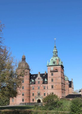 14. yüzyılın Vallo şatosu Koge 'de, şimdi bekar, dul ve boşanmış soylu kadınların evi.