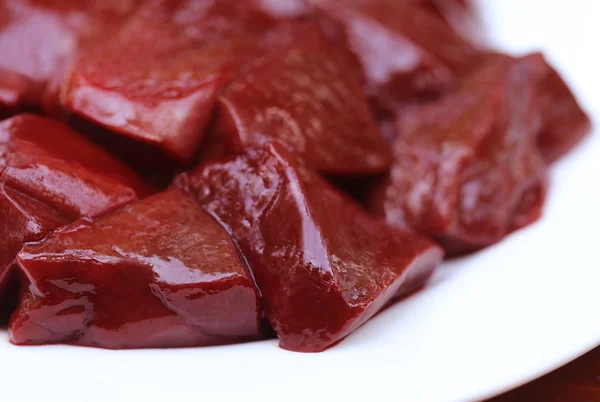 Bir tabak içinde sığır eti karaciğer — Stok fotoğraf