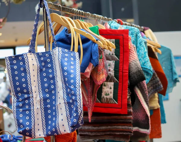 Danimarka 'da tüm ürünlerin el yapımı olduğu yerel Noel Pazarı