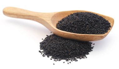 Tahta kaşıkta Tukmaria ya da fesleğen tohumu