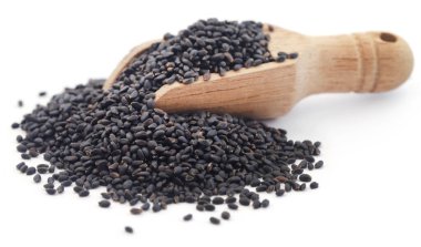 Beyaz üzerine Tukmaria ya da fesleğen tohumu