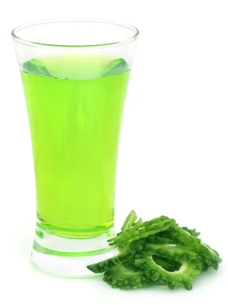 Succo di erbe di momodica verde — Foto Stock