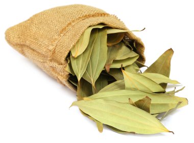 Cassia yatakta bırakır
