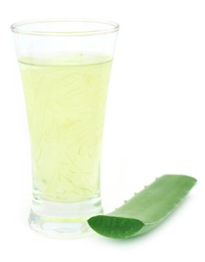 Aloe suyu bir bardak