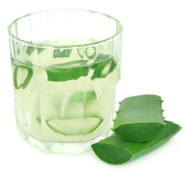 Aloe suyu bir bardak