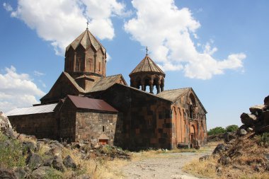  Bir ortaçağ manastır Ermenistan'da Aragatsotn il Hovhannavank olduğunu. 