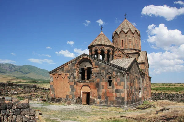 Hovhannavank är en medeltida kloster i den Aragatsotn provinsen av Armenien. — Stockfoto