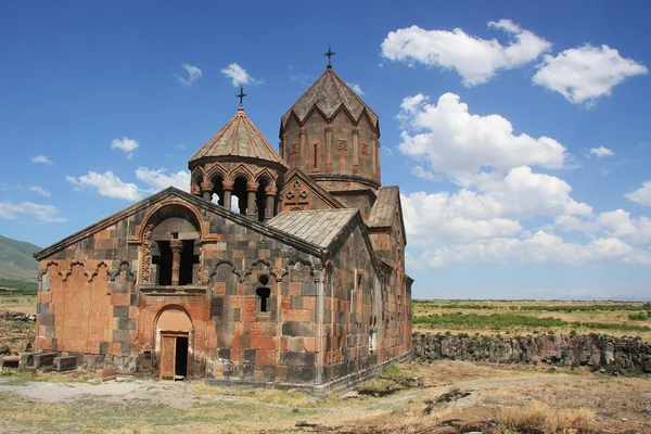  Bir ortaçağ manastır Ermenistan'da Aragatsotn il Hovhannavank olduğunu. 