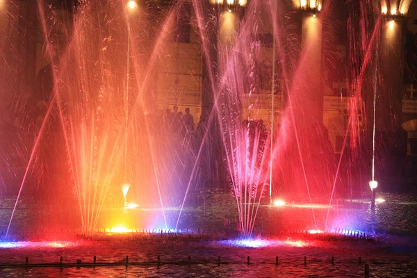 Den dansande fontäner på torget i Jerevan. Armenien Stockbild