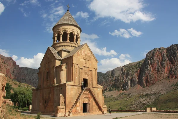 Noravank est un monastère arménien du XIIIe siècle, situé à 122 km d'Erevan dans une gorge étroite faite par la rivière Amaghu. Arménie . — Photo