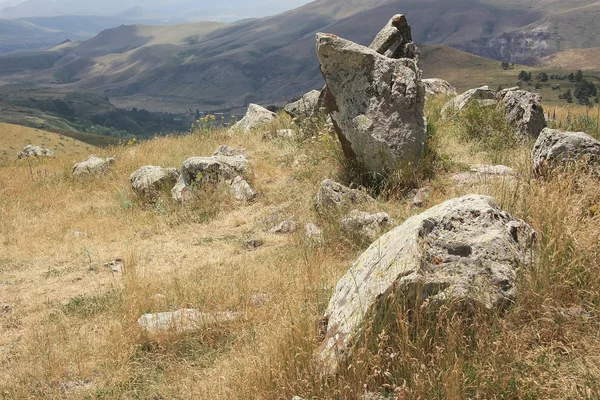 Zorats Karer ou Carahunge est un site archéologique préhistorique près de la ville de Sisian. Arménie — Photo