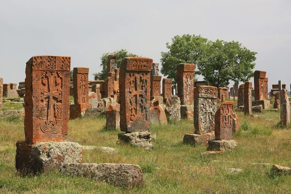 Armenische Kreuzsteine oder Chachkar auf dem Friedhof von Noratus. Armenien. lizenzfreie Stockbilder