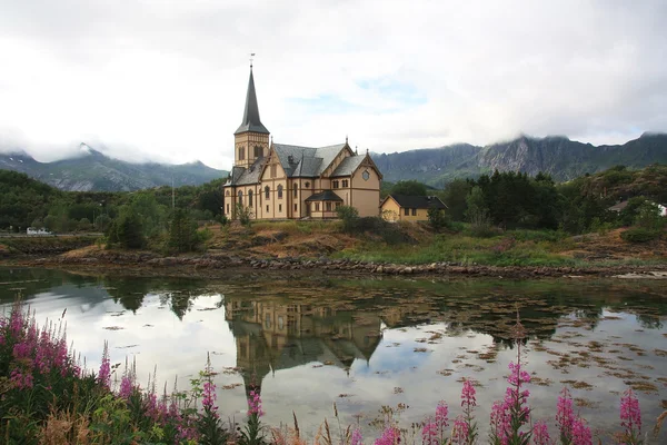 村庄 svolvars 教会的看法 — 图库照片