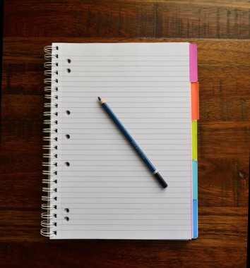 ahşap üzerine boş Not Defteri'ni açma