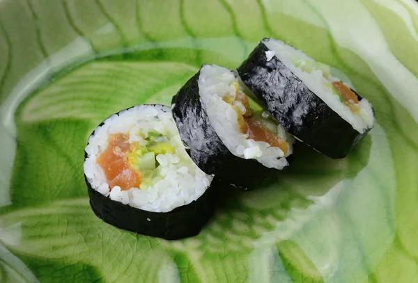 Sushi egy tányérra, kiadványról — Stock Fotó