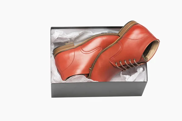 Kutu kırmızı ayakkabı yeni — Stok fotoğraf