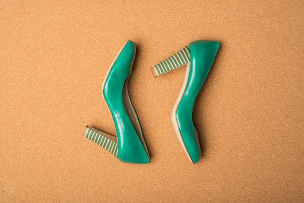 Zielone buty na obcasie buty — Zdjęcie stockowe