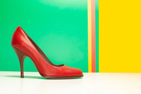 Rosso scarpe tacchi alti — Foto Stock