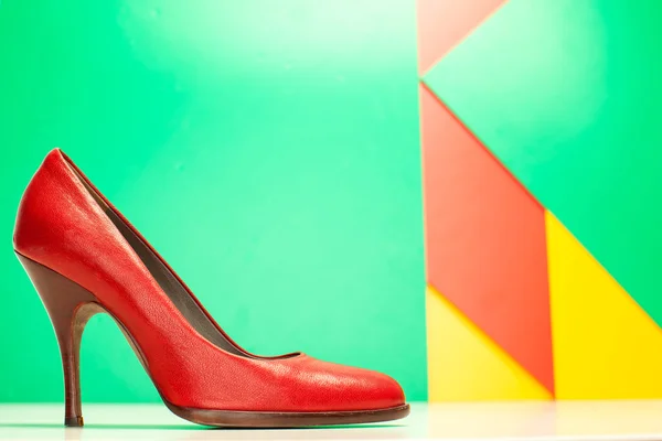 Piros magas sarkú cipő — Stock Fotó