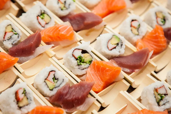 Japonské sushi z mořských plodů — Stock fotografie