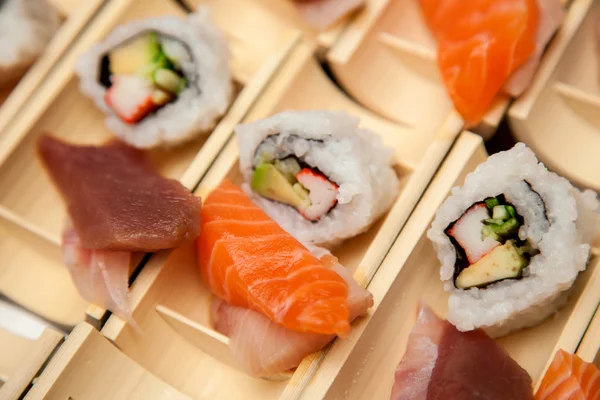 Japonské sushi z mořských plodů — Stock fotografie