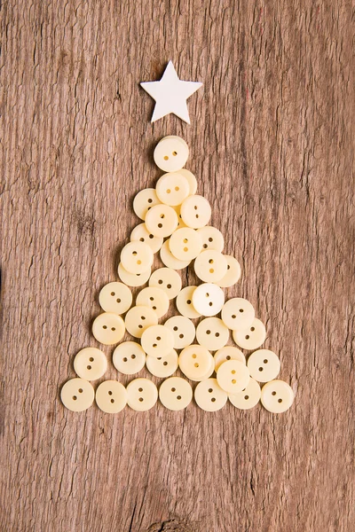 ボタンは木製の飾り、クリスマス ツリー — ストック写真