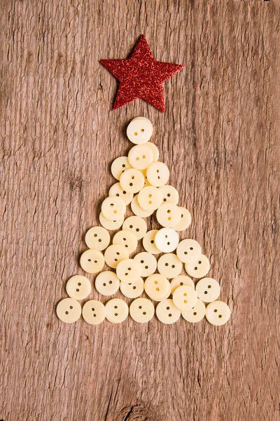 作为上木制装饰圣诞树的按钮 — 图库照片