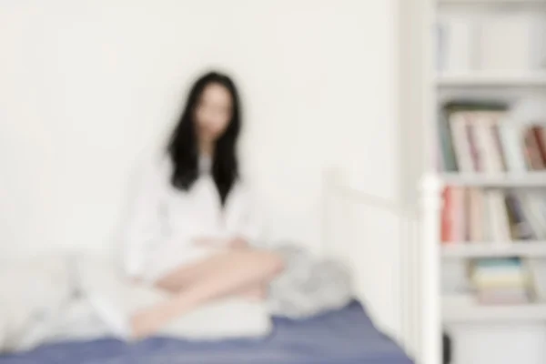 Mujer en la cama —  Fotos de Stock