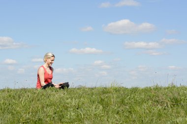 Dijital tabletli kadın