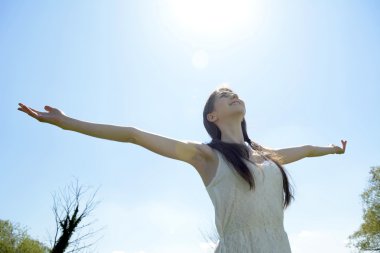 mutlu bir kadın tezahürat