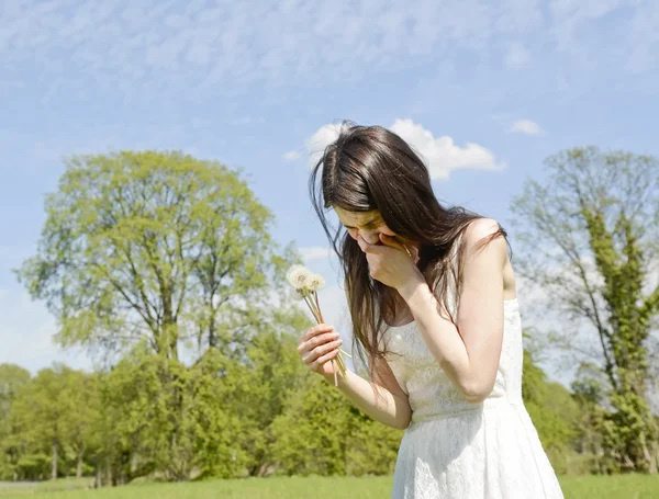 Woman sneezes on meadow — Stock Photo, Image