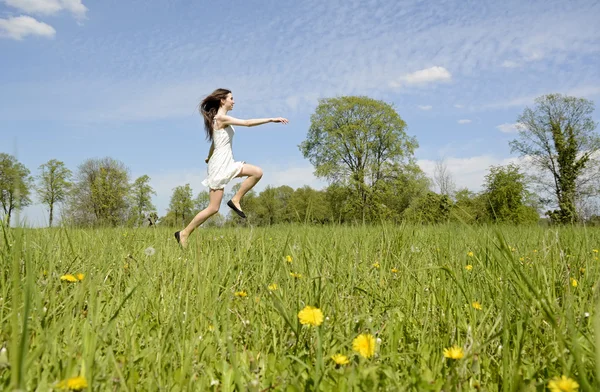 Felice giovane donna — Foto Stock