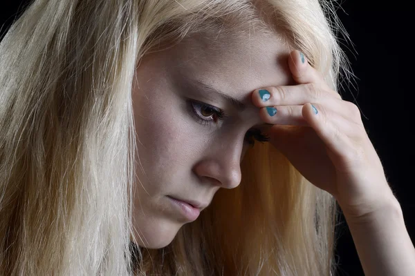 Mujer joven reflexiva — Foto de Stock