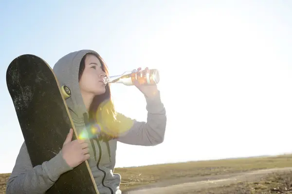 Teenager drinking beer — Stock Photo, Image